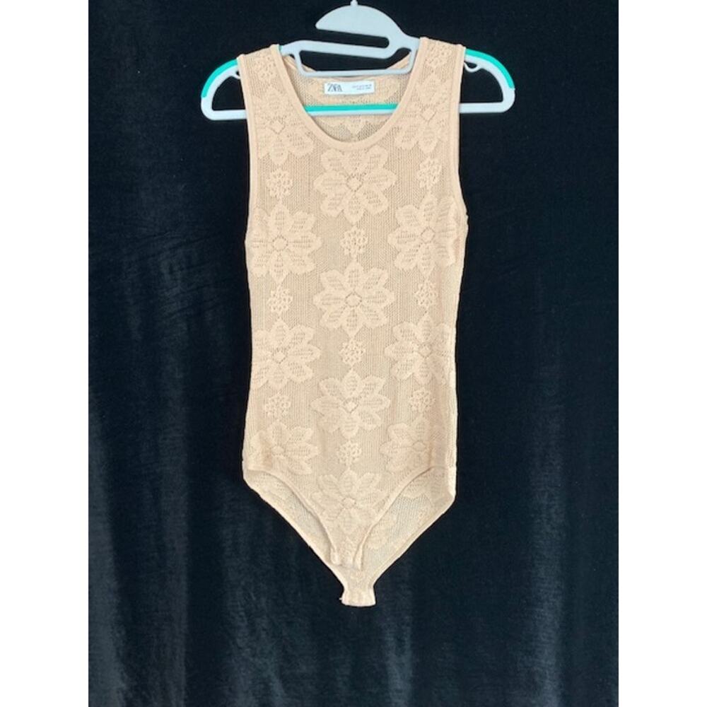 Zara women's sleeveless knit bodysuit with floral pattern.